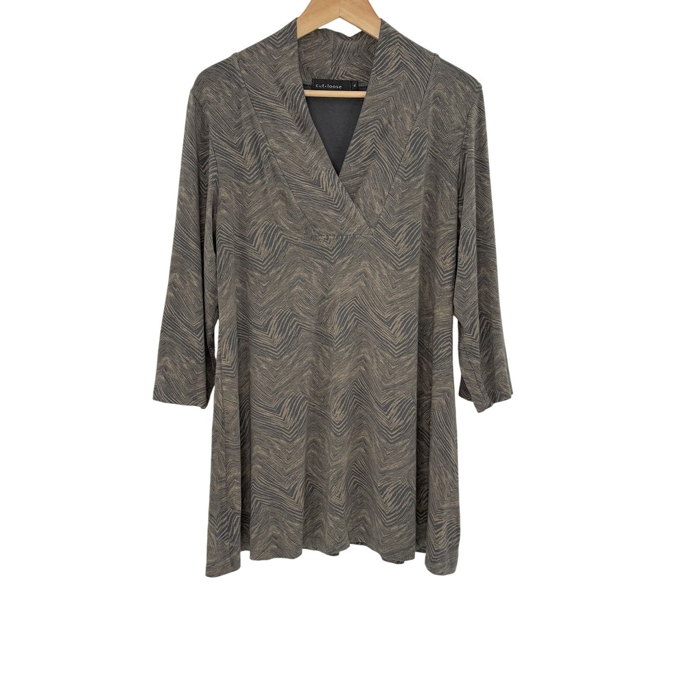 CURATED BY RUA'H KIBRIYA: Geometric Print V-Neck 3/4 Sleeve Stretch Tunic